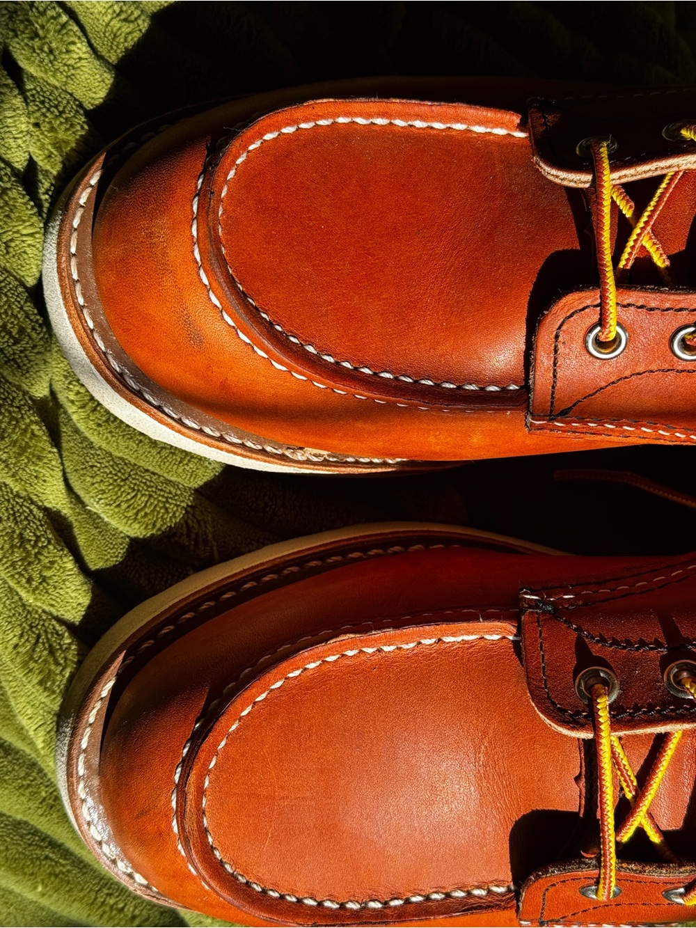 Men’s Red Wings Classic 6 Inch Moc Toe Boot - Picture 2 of 7